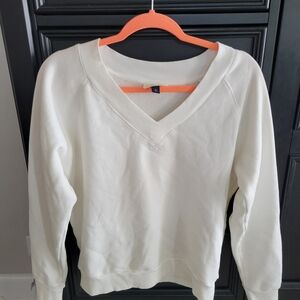 Universal Thread Women's Cream V-Neck Sweater